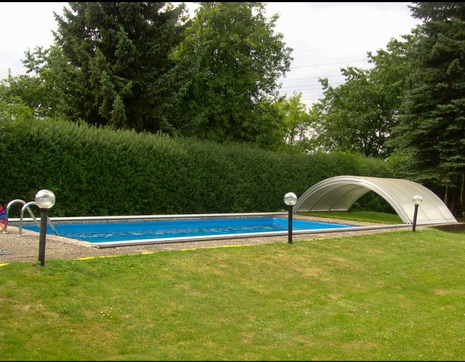 Gartenpool mit Pool-Überdachung