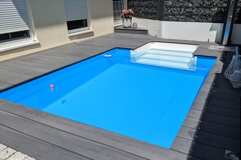 Kleiner Selbstbau-Pool 3,5x2,6m mit griechischer Pooltreppe