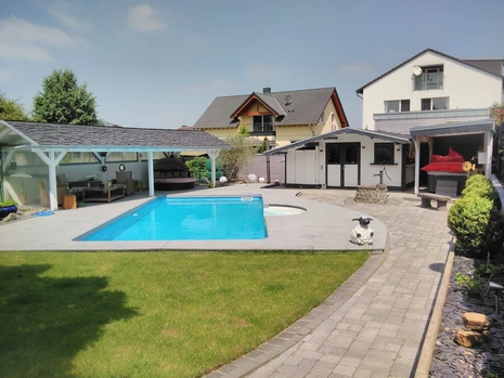 Pool mit Badetreppe selbst gebaut mit Hilfe von ROOS Freizeitanlagen