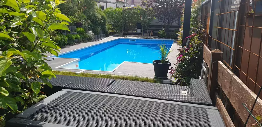 Pool selber bauen mit Pooltreppe