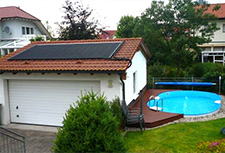 Solare Poolheizung auf einer Garage