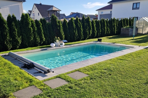 Gemauerter Selbstbau-Pool 6x3m mit türkiser Poolfolie und Unterwasserscheinwerfern"