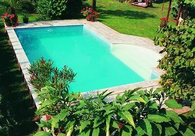 Gartenpool mit römischer Treppe