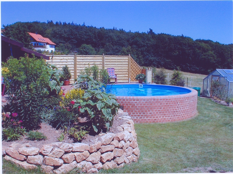 Ummauerter runder Stahlwandpool