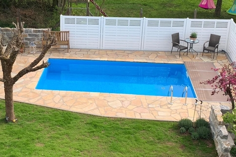 Gartenpool mit Leiter
