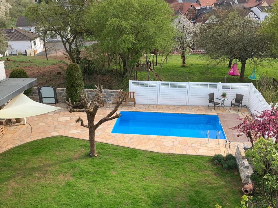 Gartenpool, selbst gebaut, mit Leiter